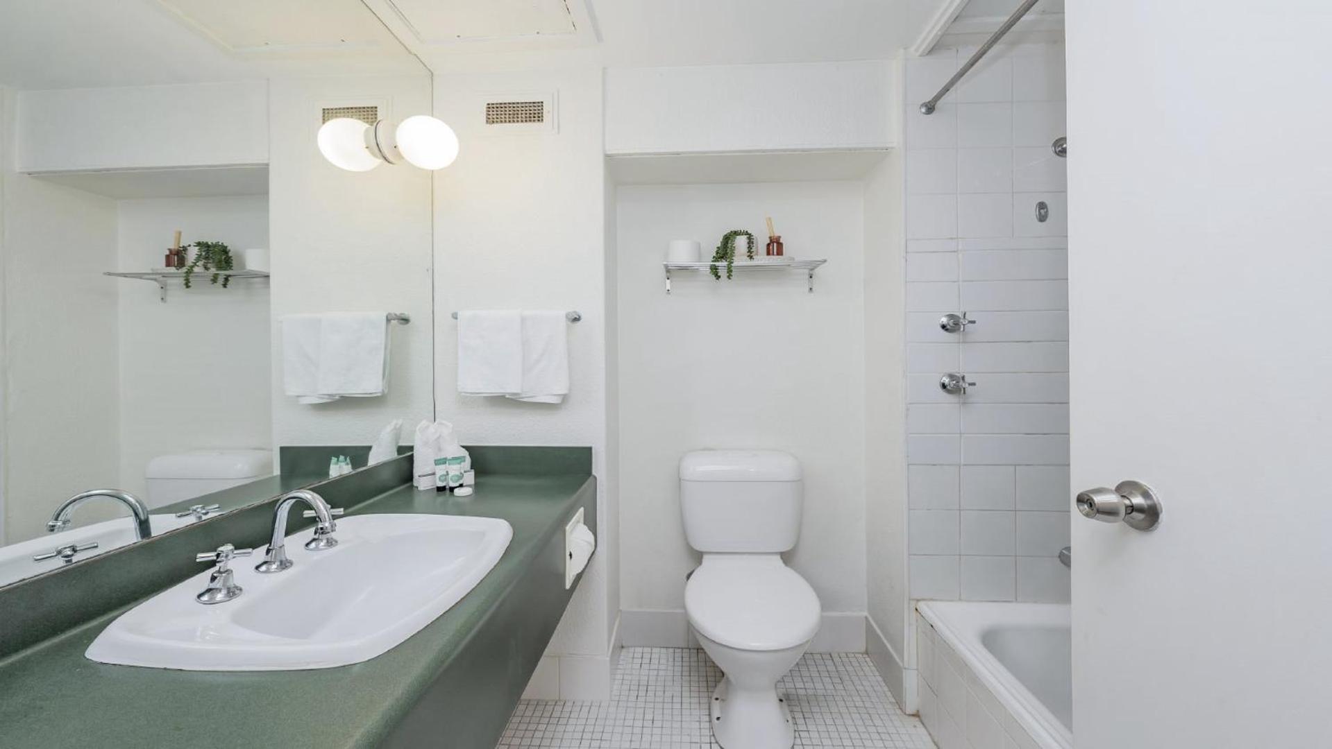 211 - Seaside Serenity Your Perfect Retreat Townsville